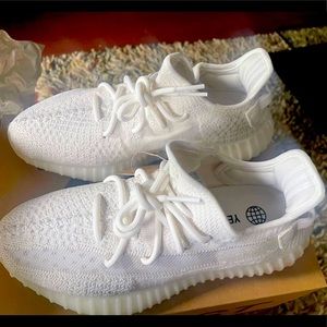 YEEZY 350 V2 (New 2022 release)